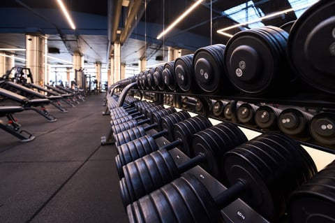 Áreas de juegos y gimnasio del club